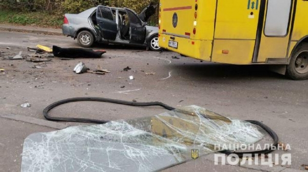 В Ровно маршрутка попала в ДТП: есть погибший и много пострадавших